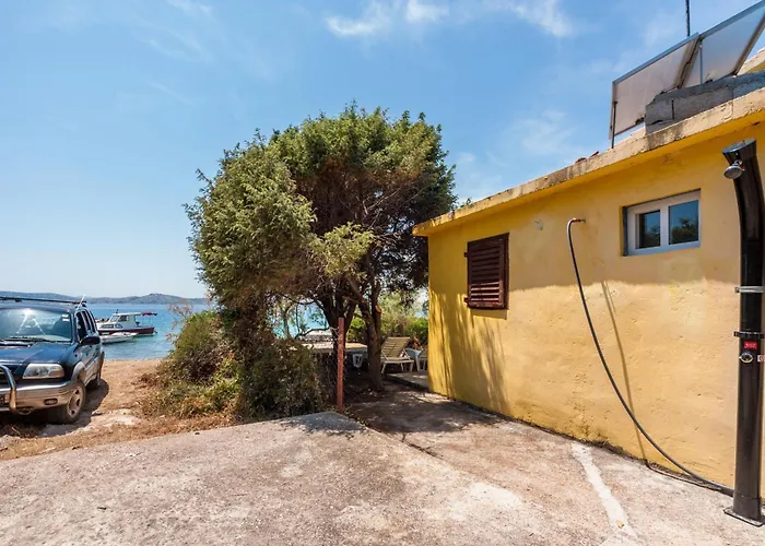 Дом отдыха Secluded Fisherman's Cove Zuborovica, Pasman - 321